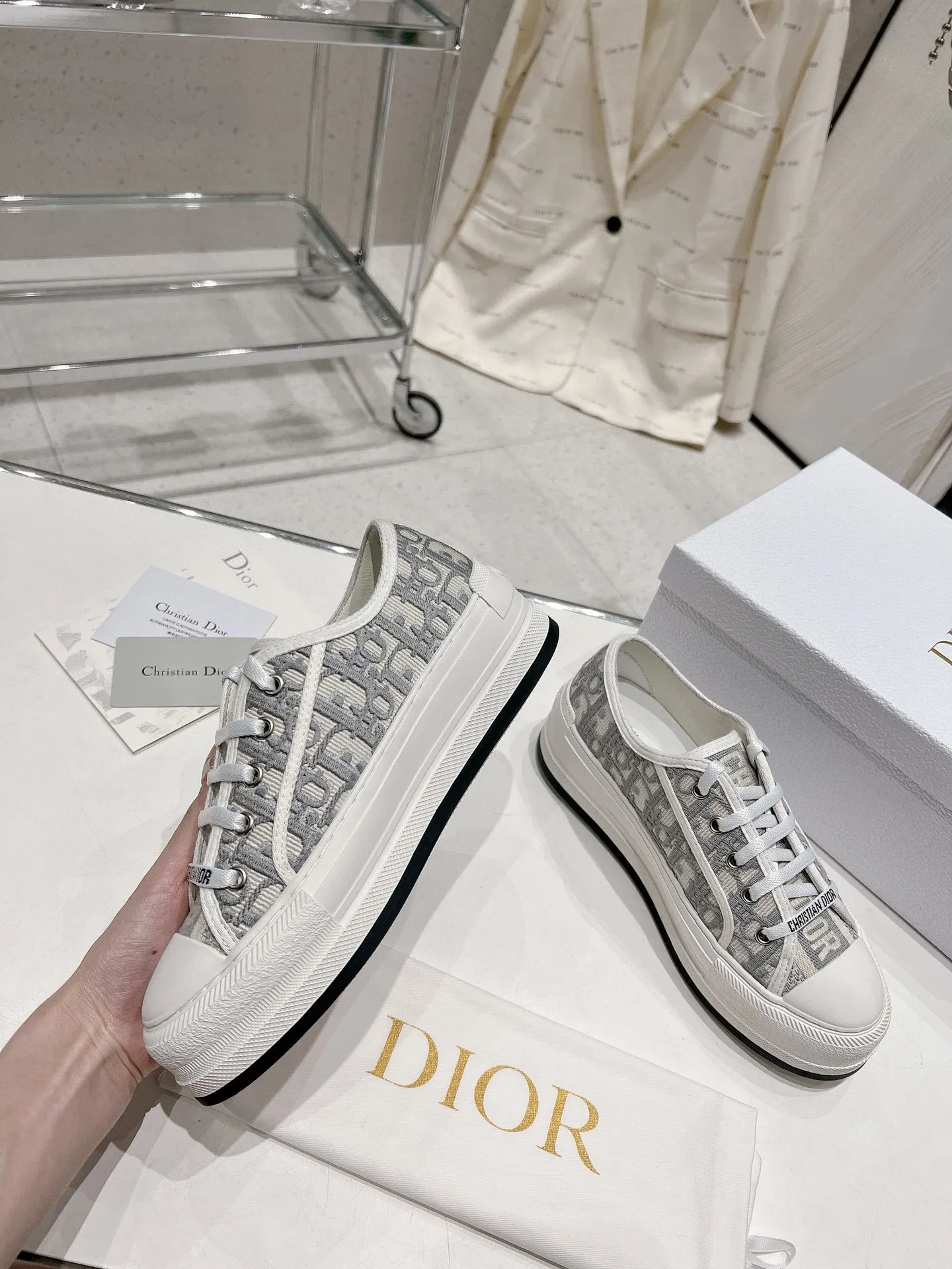 👟👟Ex-factory price 520👟👟 Women's shoes Women's clothing Women's shoes Women's clothing Dior series, Dior Dior Walk'n series Presbyopia Embroidery Thick-soled canvas shoes Casual sneakers Original purchase development Production This Walk'n'Dior thick-soled sneaker is a fashionable item that enhances the style of the series. Oblique printed cotton embroidered upper with comfortable platform sole, tongue and Christian Dior 👟👟 ex-factory aris signature laces. Can add fashionable temperament to all kinds of casual looks ▪️Fabric: Original customized imported Oblique printed embroidery ▪️Inner lining: Imported soft sheepskin lining ▪️Outsole: Original exclusive molded T👟👟Factory price U material ▪️Sole thickness: 4.5CM ▪️Size: Women's 35-40